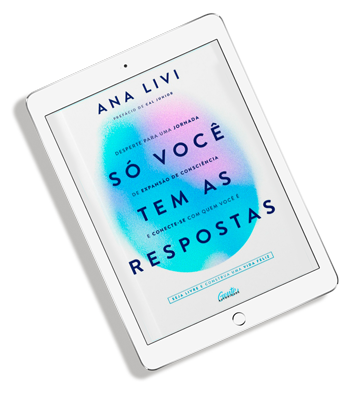 Imagem da capa do livro de Ana Livi em um equipamento tipo tablet, na capa contém os dizeres Ana Livi, Prefácio de Cal Junior, Só você tem as respostas, Despeerte para uma jornada de expansão de consciência e conecte-se com quem você é, Seja livre e construa uma vida feliz